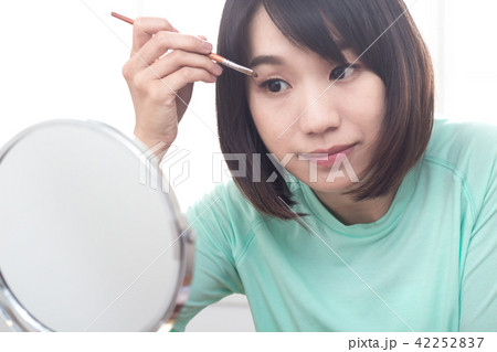 化粧 メイクアップ お化粧 42252837