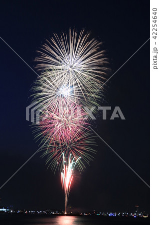 横浜スパークリングトワイライト2018 打ち上げ花火スターマイン 横浜スパークリングトワイライト2018 打ち上げ花火スターマイン 42254640