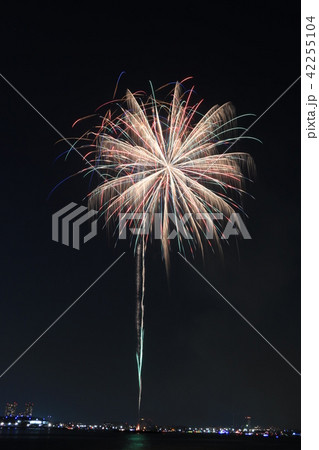 横浜スパークリングトワイライト2018 打ち上げ花火スターマイン 横浜スパークリングトワイライト2018 打ち上げ花火スターマイン 42255104