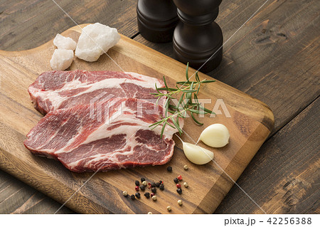 豚肉 42256388