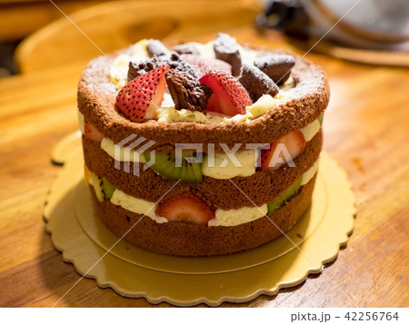 sweet round cake with fruit sweet round cake with fruit 42256764