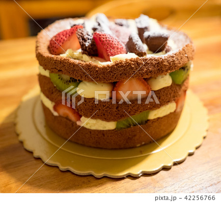 sweet round cake with fruit sweet round cake with fruit 42256766
