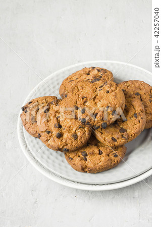 Homemade cookies with chocolate in a plate Homemade cookies with chocolate in a plate 42257040