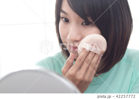 化粧 メイクアップ お化粧 42257772