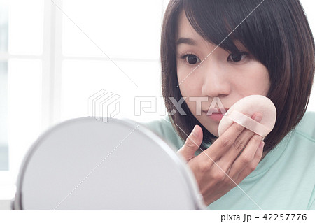 化粧 メイクアップ お化粧 42257776