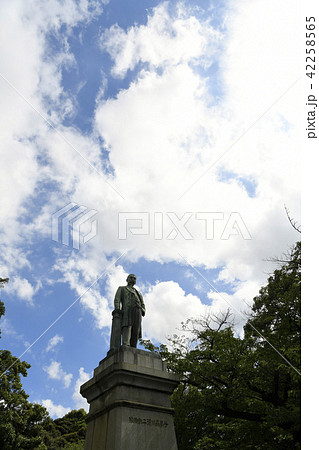 日本の東京都市景観 品川弥二郎像　＝東京都千代田区 42258565