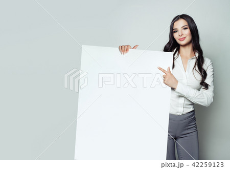 Young business woman with white blank paper 42259123