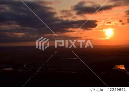 釧路湿原 細岡展望台の夕陽 釧路湿原 細岡展望台の夕陽 42259641