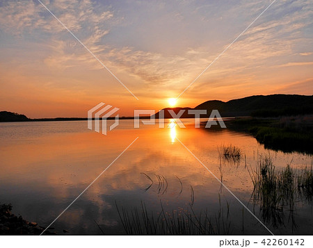 釧路湿原 達古武湖畔の夕陽 釧路湿原 達古武湖畔の夕陽 42260142
