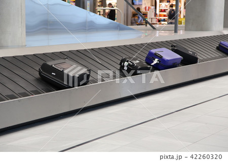 空港のターンテーブル(4) 42260320