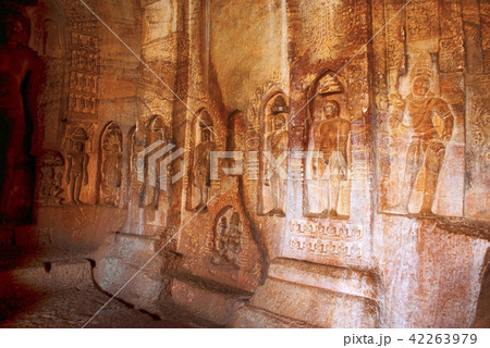 Cave 4 : Jaina Tirthankara images Badami caves 42263979