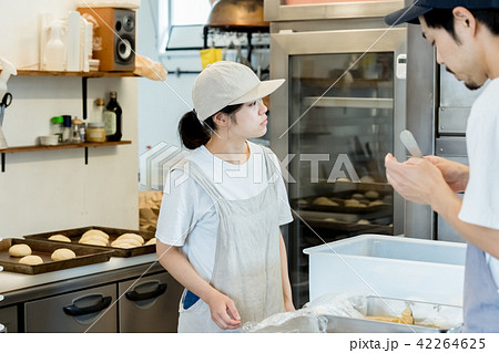 パン屋さん 42264625