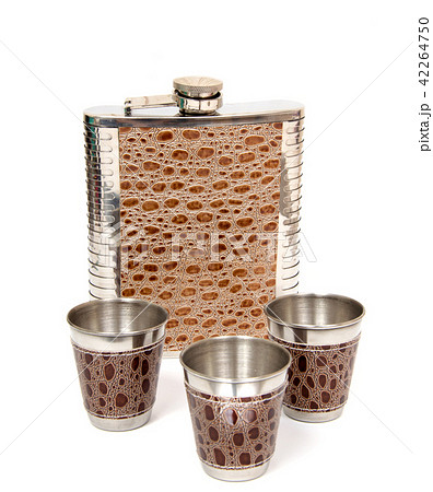 Metal flask trimmed leather and metallic sturdy  42264750