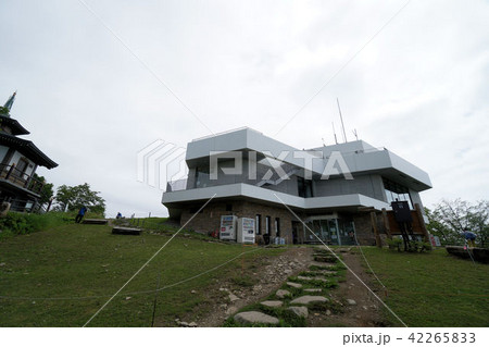 札幌　藻岩山登山道風景（山頂） 42265833