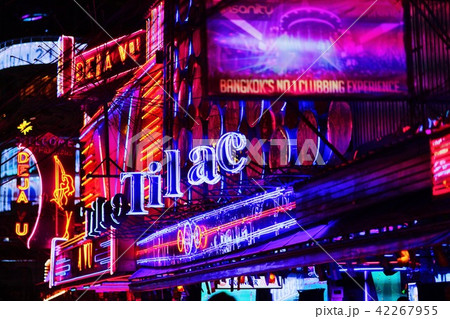 タイ　バンコク　リゾート　夏休み　観光　風俗　ソイカーボーイ　売春　買春　スクンビット　ゴーゴーバー 42267955