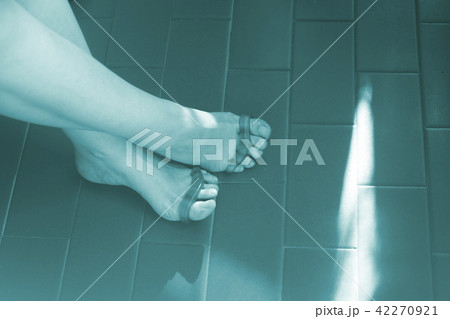 Toe separator to pedicure nails Toe separator to pedicure nails 42270921