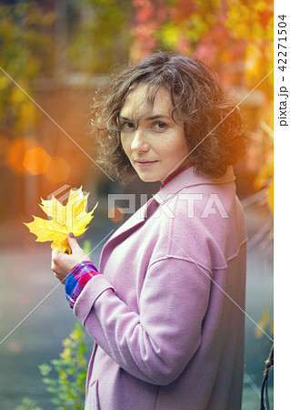 portrait of a happy smiling girl portrait of a happy smiling girl 42271504