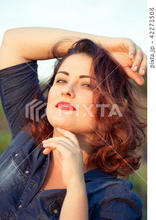 portrait of a happy smiling girl 42271508