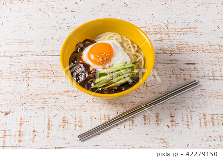 韓国ジャージャー麺　jajangmyeon Korean noodles 42279150