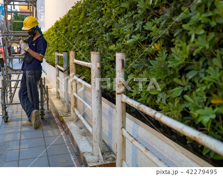 worker in taipei 42279495
