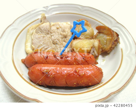 簡単おつまみ3品(ウインナー、豚焼肉、ホタテのバター醤油炒め) 簡単おつまみ3品(ウインナー、豚焼肉、ホタテのバター醤油炒め) 42280455