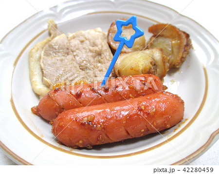 簡単おつまみ3品(ウインナー、豚焼肉、ホタテのバター醤油炒め) 簡単おつまみ3品(ウインナー、豚焼肉、ホタテのバター醤油炒め) 42280459