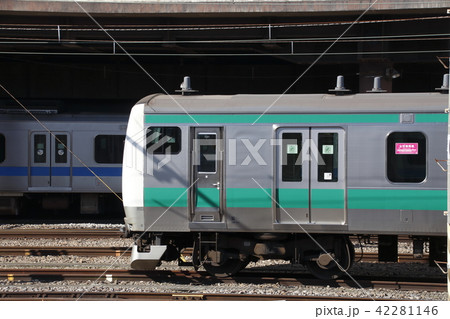 大宮工場に入場する埼京線と小田急線 42281146