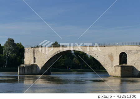 サン ベネゼ橋 アヴィニョン フランスの写真素材