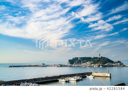 江ノ島と腰越漁港 42281584