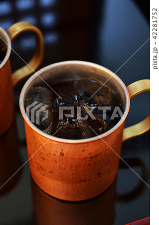 キンキンに冷えたアイスコーヒー 42281752