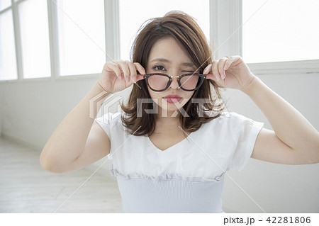 メガネ ボブスタイル 女性 メガネ ボブスタイル 女性 42281806