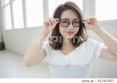 メガネ ボブスタイル 女性 メガネ ボブスタイル 女性 42281807