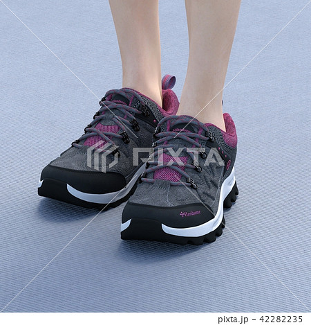 女性の足　スニーカー　内部透視　perming3DCG リアルイラスト素材 42282235