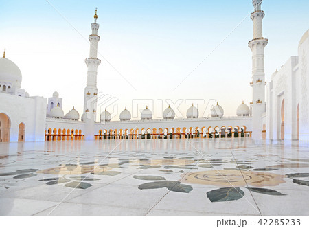 Sheikh Zayed Mosque in the evening. UAE Sheikh Zayed Mosque in the evening. UAE 42285233