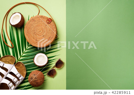 Round rattan bag, coconut, birkenstocks, palm Round rattan bag, coconut, birkenstocks, palm 42285911