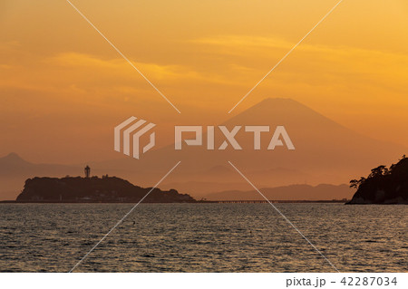 逗子マリーナから夕焼け富士山 逗子マリーナから夕焼け富士山 42287034