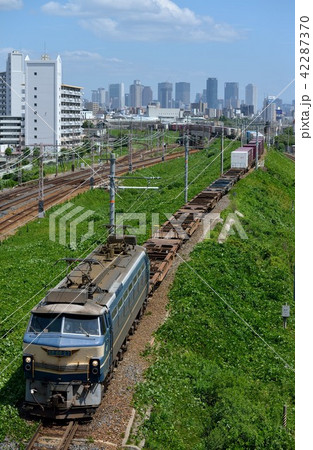 北方貨物線を行くEF6627コンテナ貨物列車 42287370