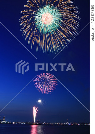 横浜スパークリングトワイライト2018 打ち上げ花火スターマイン 横浜スパークリングトワイライト2018 打ち上げ花火スターマイン 42287869