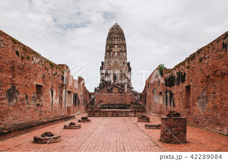 Ruined brick Pagoda of Wat Ratchaburana, Ayutthaya Ruined brick Pagoda of Wat Ratchaburana, Ayutthaya 42289084