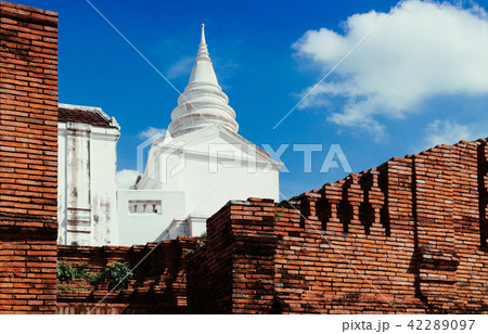 Ruined castle of Prasat Nakhon Luang, Ayutthaya Ruined castle of Prasat Nakhon Luang, Ayutthaya 42289097