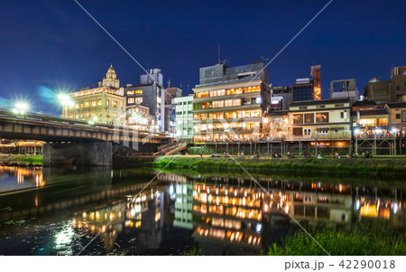 京都 夏の風物詩 鴨川納涼床 京都 夏の風物詩 鴨川納涼床 42290018