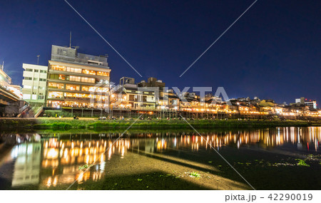 京都 夏の風物詩 鴨川納涼床 京都 夏の風物詩 鴨川納涼床 42290019