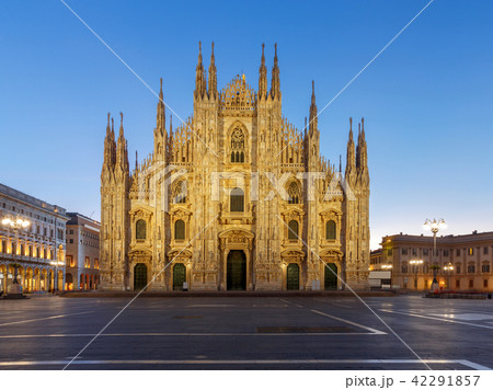 Milan. Cathedral of the Nativity of the Virgin Mary at dawn. 42291857
