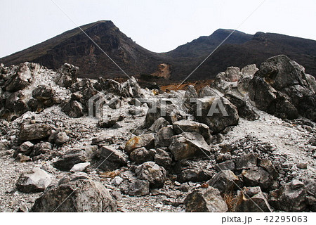 霧島山　硫黄岳からの韓国岳 42295063