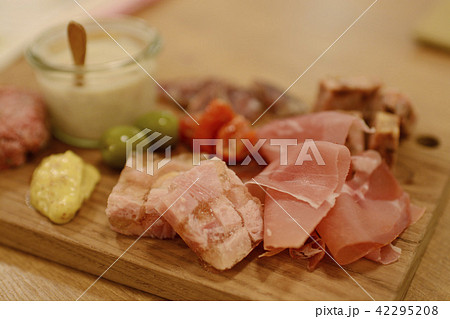 シャルキュトリー盛り合わせ 42295208