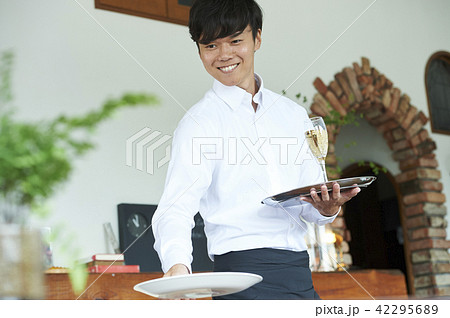 ウェイター ウェイター 42295689