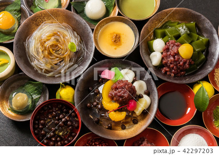 豆かん,あんみつ beans and cubes of agar Japanese sweets 豆かん,あんみつ beans and cubes of agar Japanese sweets 42297203