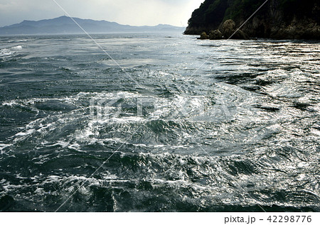 来島海峡の急潮流 42298776
