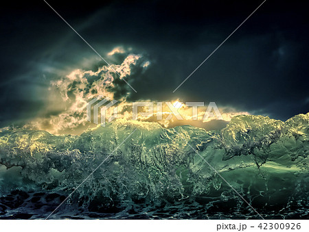Dramatic dark ocean sea storm view with sun 42300926
