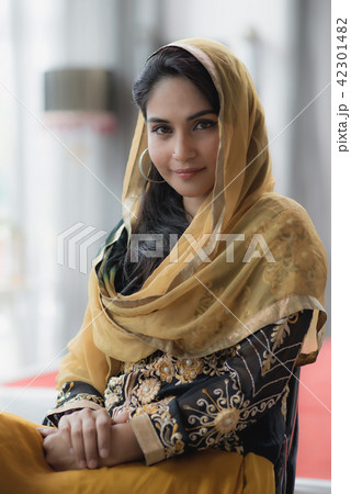 Portrait of beautiful woman arabic style. 42301482